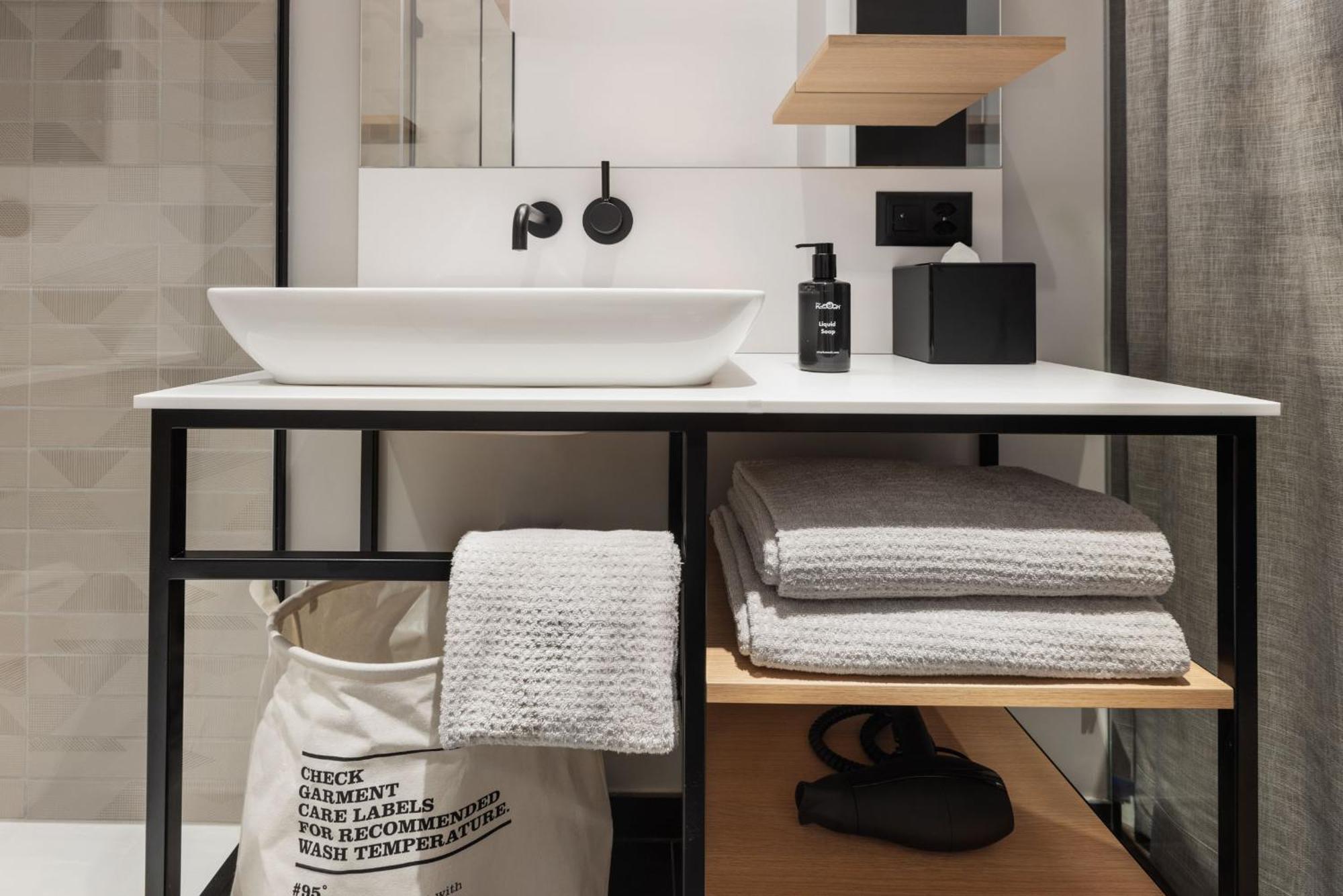 Stay Kooook Geneva City - Online Check In New Opening Екстериор снимка